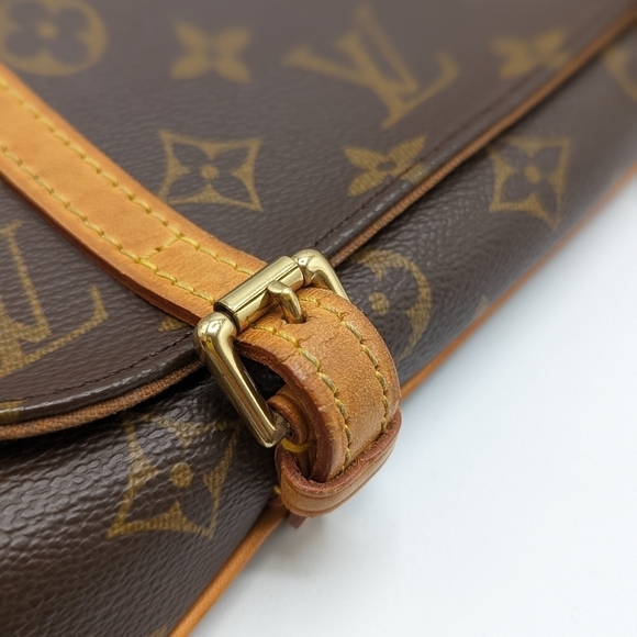 Authentic Louis Vuitton Monogram Marelle Belt Bum Bag Unisex - Picture 3 of 12